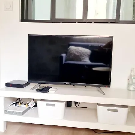 Апартаменты Chez Dominique 24 Guest Apartment In Migrainier Central Antibes With Ac